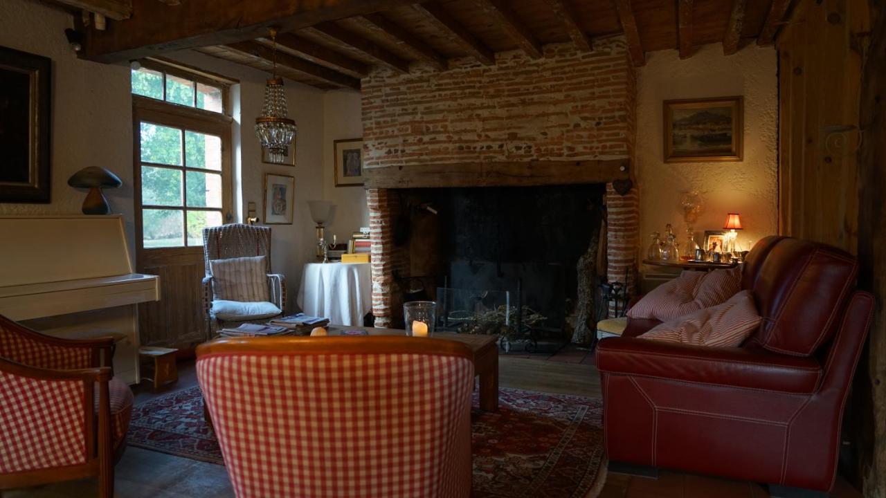 Les Hotes Des Guillemets Laglorieuse Exteriör bild